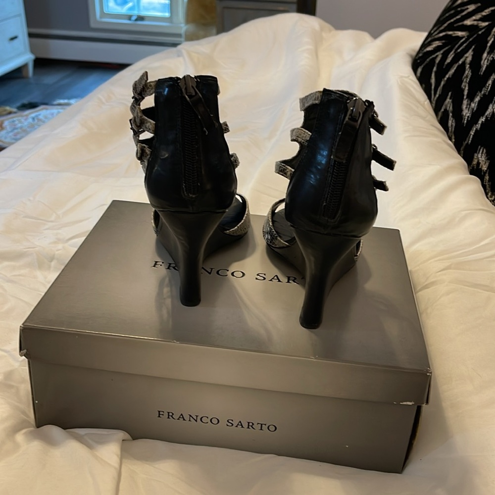 Franco Sarto black gray textured wedge sandals - Picture 5 of 7